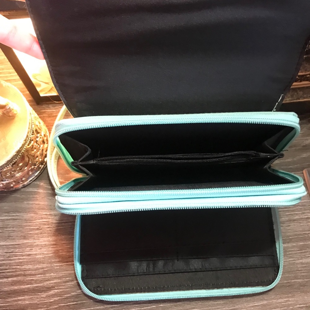 Turquoise Wristlet - Picture 5 of 6